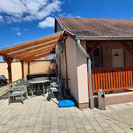 Andi Apartmanhaz *